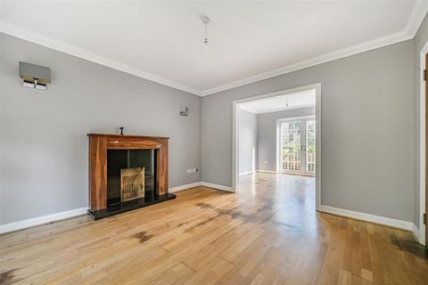 23 Cherry Tree Avenue, Haslemere, GU27 1JP