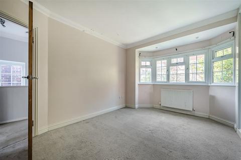 23 Cherry Tree Avenue, Haslemere, GU27 1JP