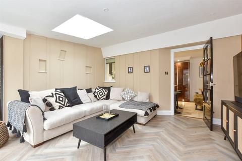 3 bedroom semi-detached house for sale, Lanthorne Road, Broadstairs CT10