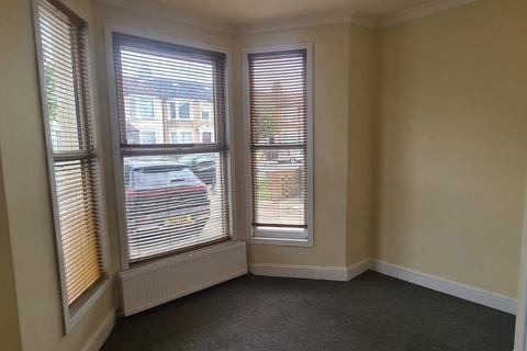 1 bedroom ground floor flat to rent, Norfolk Road, Ilford IG3