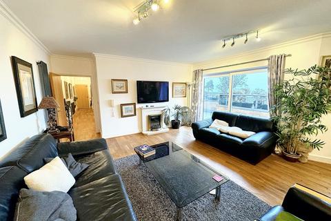 3 bedroom flat for sale, Penthouse, The Atrium, Bury Old Road, Whitefield,, M45