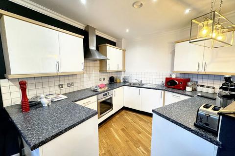 3 bedroom flat for sale, Penthouse, The Atrium, Bury Old Road, Whitefield,, M45