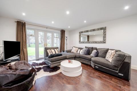 3 bedroom apartment for sale, Park Lawn, Farnham Royal, Slough