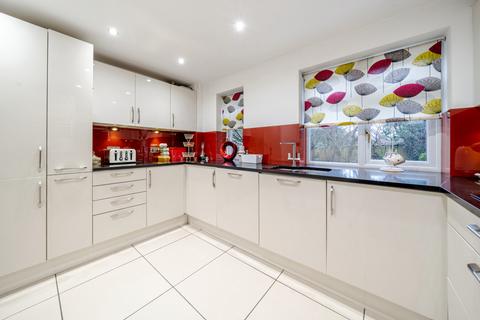 3 bedroom apartment for sale, Park Lawn, Farnham Royal, Slough