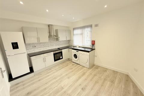 3 bedroom flat to rent, Berridge Road West, Nottingham NG7