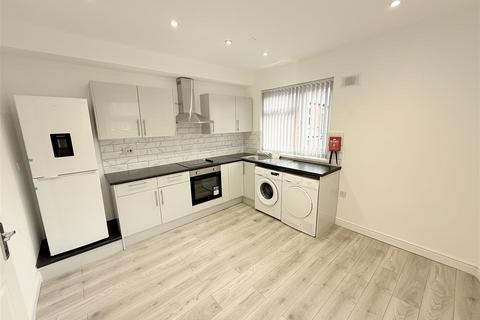 3 bedroom flat to rent, Berridge Road West, Nottingham NG7