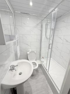 3 bedroom flat to rent, Berridge Road West, Nottingham NG7