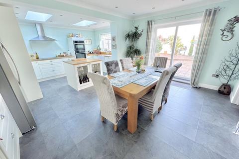 3 bedroom chalet for sale, Darbys Lane, Oakdale, Poole, BH15