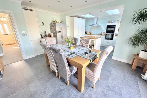 3 bedroom chalet for sale, Darbys Lane, Oakdale, Poole, BH15