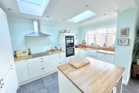 3 bedroom chalet for sale, Darbys Lane, Oakdale, Poole, BH15