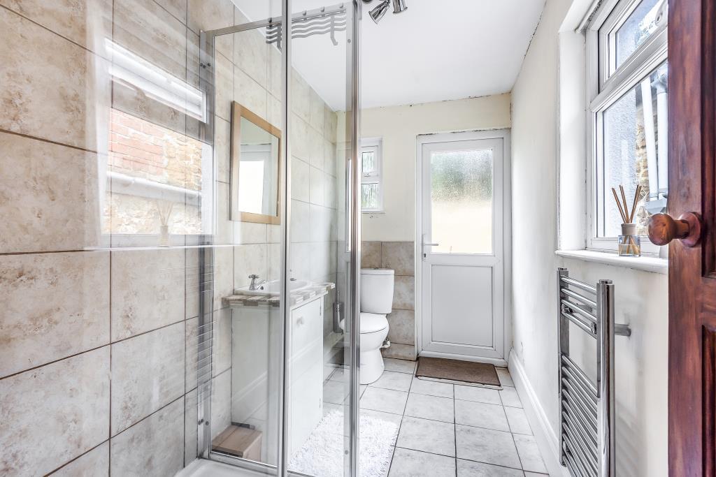 Bathroom 8b
