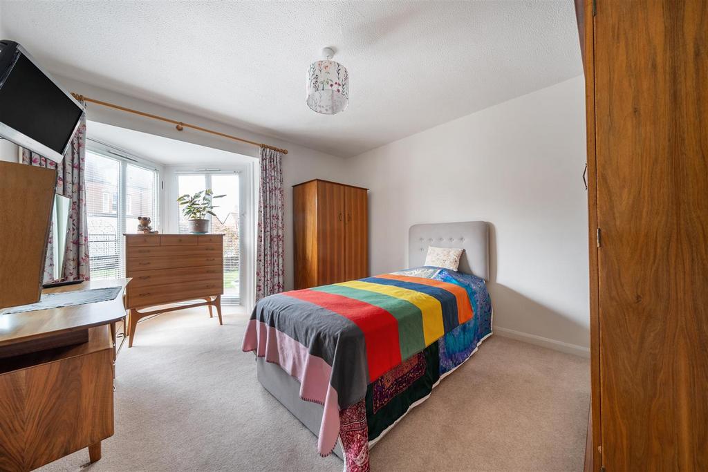 Bedroom 1 h.jpg