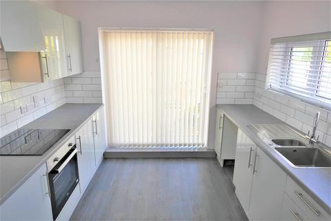 2 bedroom semi-detached house to rent, South Park Avenue, Didcot OX11