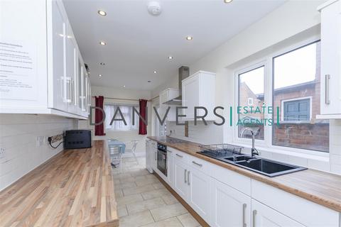 4 bedroom terraced house to rent, Norman Street, Leicester LE3