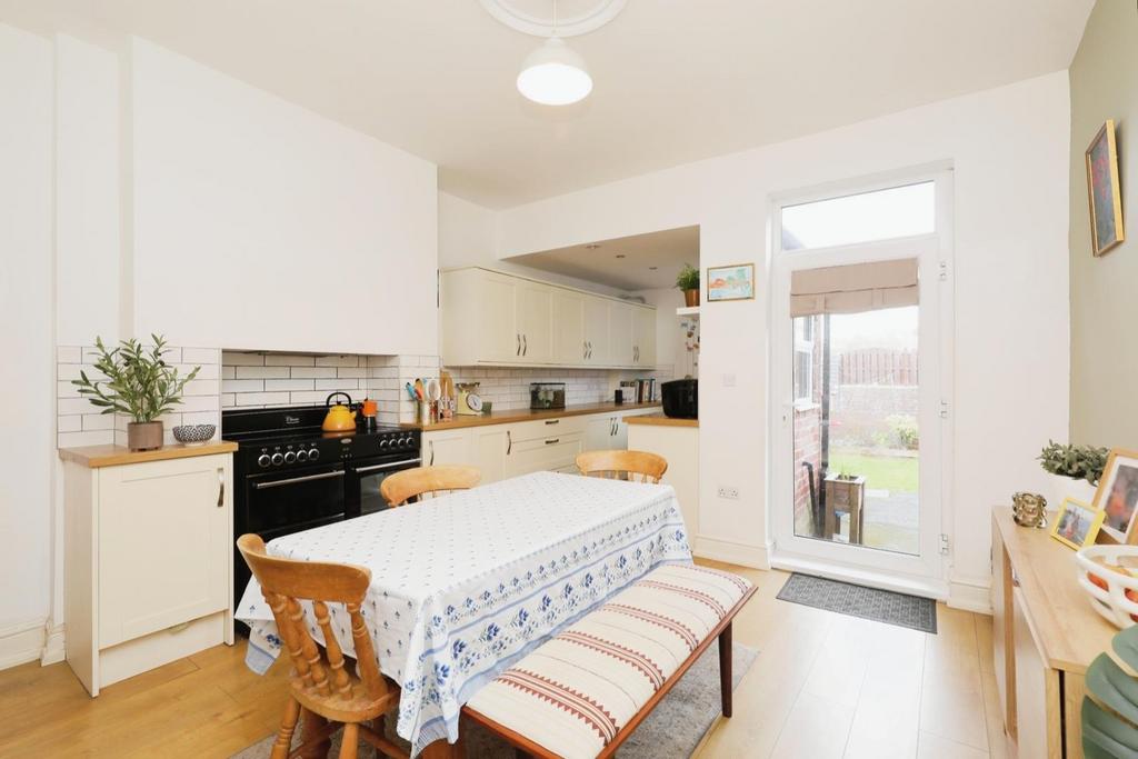 Dining kitchen