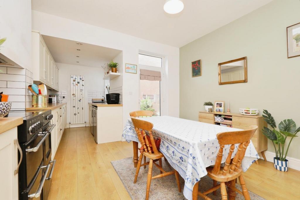 Dining kitchen