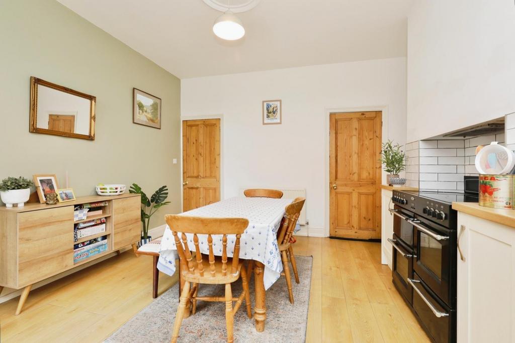 Dining kitchen