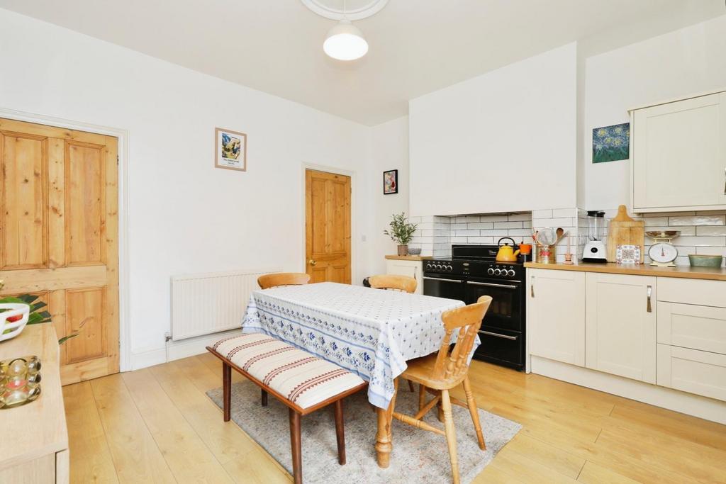 Dining kitchen