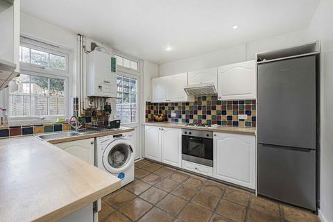 3 bedroom flat to rent, Fieldview, London SW18