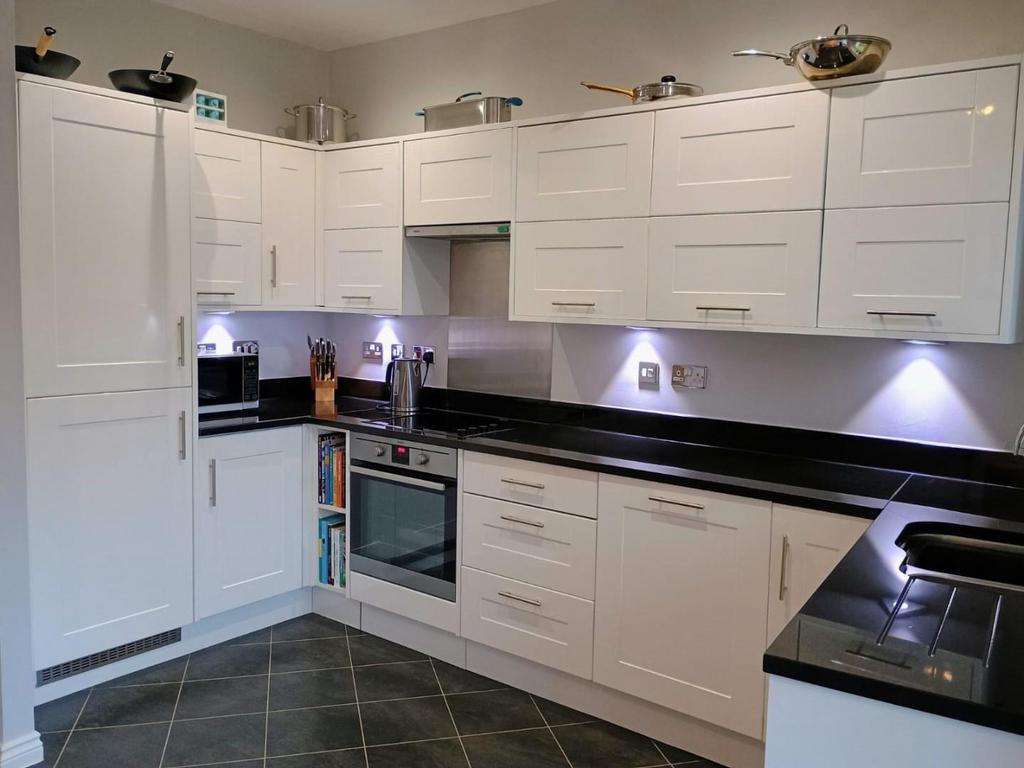 Kitchen 1.jpg