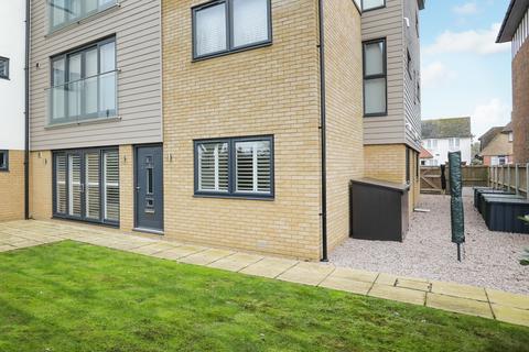 Flat 3, 8 Beach Avenue, Birchington, CT7 9JS