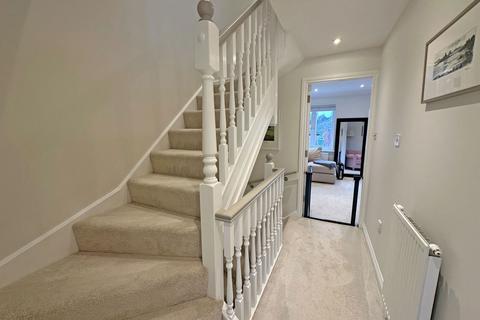 16 Innisfree Close, Wythall, Birmingham, B47 6EW