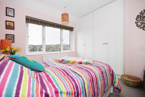 12 Stonecroft Road, Sheffield, S17 4DE