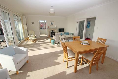 3 bedroom flat for sale, St Johns Road, Eastbourne, BN20 7HU