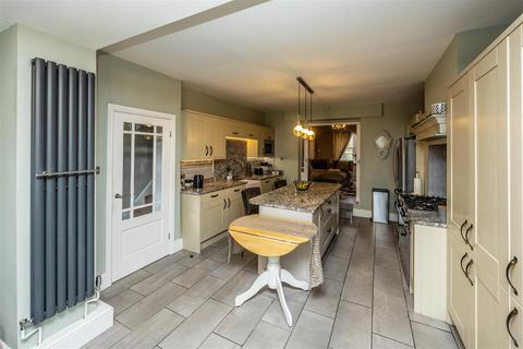 3 bedroom semi-detached house for sale, Bradford Road, Brighouse HD6