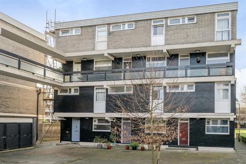 3 bedroom maisonette for sale, Westbridge Road, London