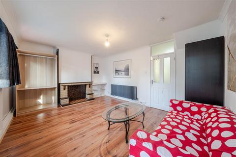 3 bedroom maisonette for sale, Westbridge Road, London