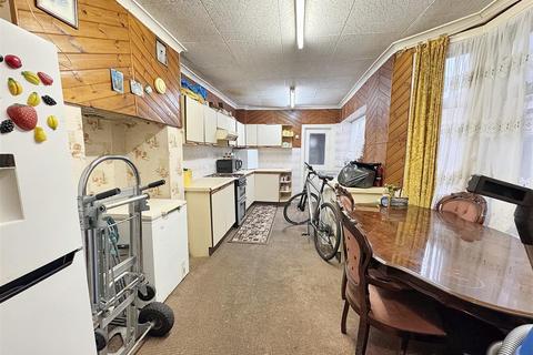 82 Buxton Road, London, E15 1QX
