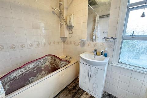 82 Buxton Road, London, E15 1QX