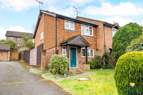 3 bedroom end of terrace house for sale, Foxglove Gardens, Guildford GU4