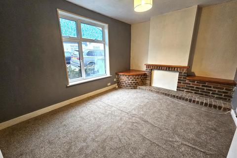 3 bedroom semi-detached house to rent, Vine Street, Aldershot