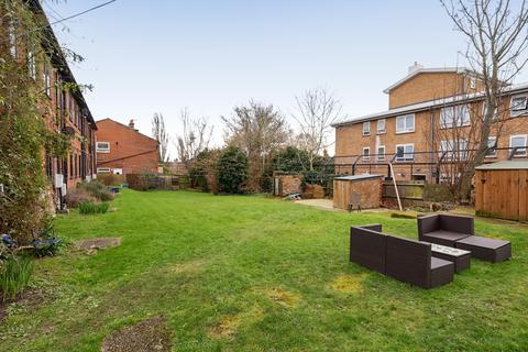 8 Thorpe Close, London, SE26 4NX