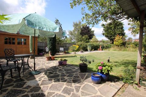 3 bedroom detached bungalow for sale, SCHOOL LANE, FETCHAM, KT22