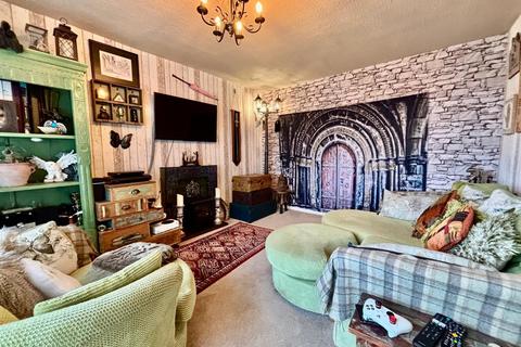 3 bedroom townhouse for sale, Bawn Approach  New Farnley Leeds