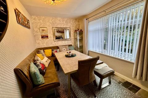 3 bedroom townhouse for sale, Bawn Approach  New Farnley Leeds