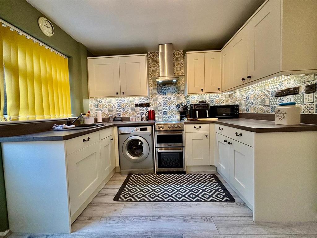 Fitted Kitchen: