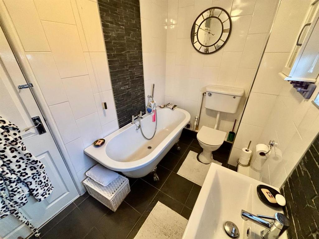 Bathroom / WC: