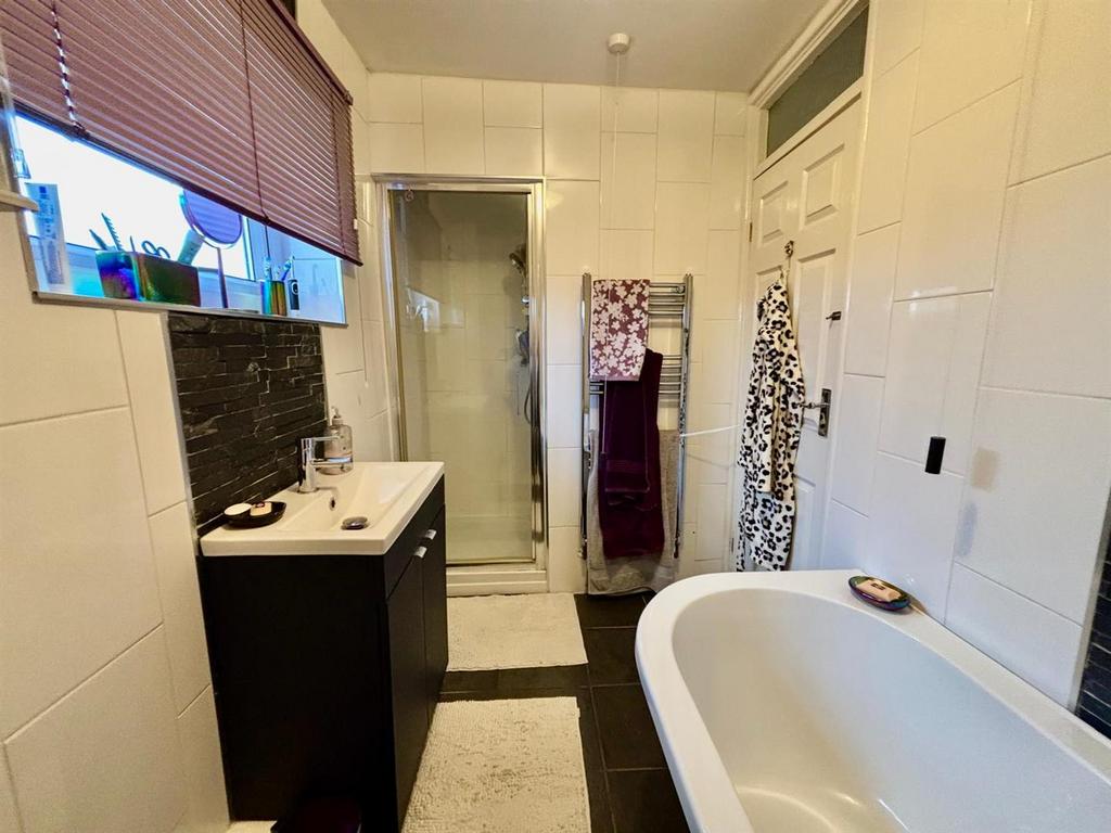 Bathroom / WC: