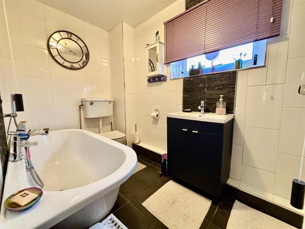 Bathroom / WC:
