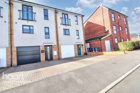 3 bedroom terraced house for sale, Marshfoot Close, South Ockendon