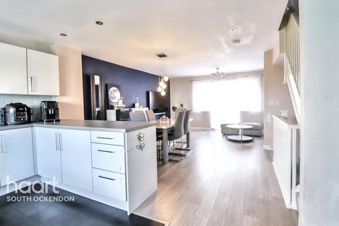 4 Marshfoot Close, Aveley, South Ockendon, RM15 4DW
