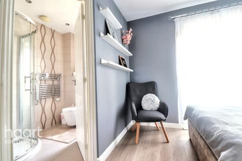 4 Marshfoot Close, Aveley, South Ockendon, RM15 4DW