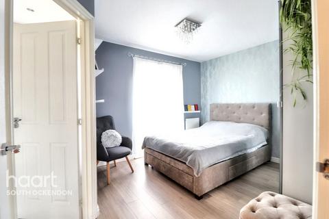 4 Marshfoot Close, Aveley, South Ockendon, RM15 4DW