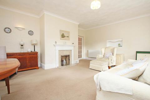 2 bedroom flat for sale, Grange Gardens, Eastbourne, BN20 7DA