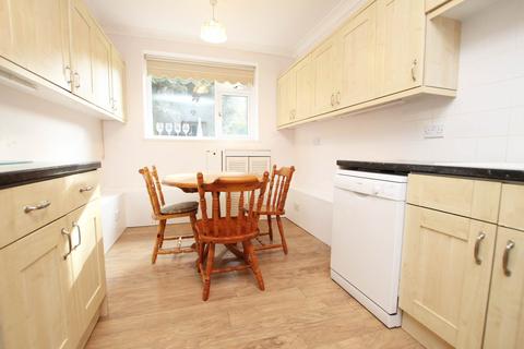 2 bedroom flat for sale, Grange Gardens, Eastbourne, BN20 7DA