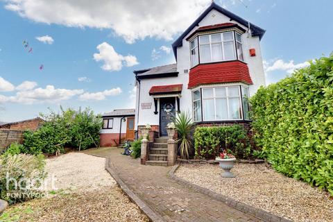 3 bedroom detached house for sale, Victoria Road, Pontypool